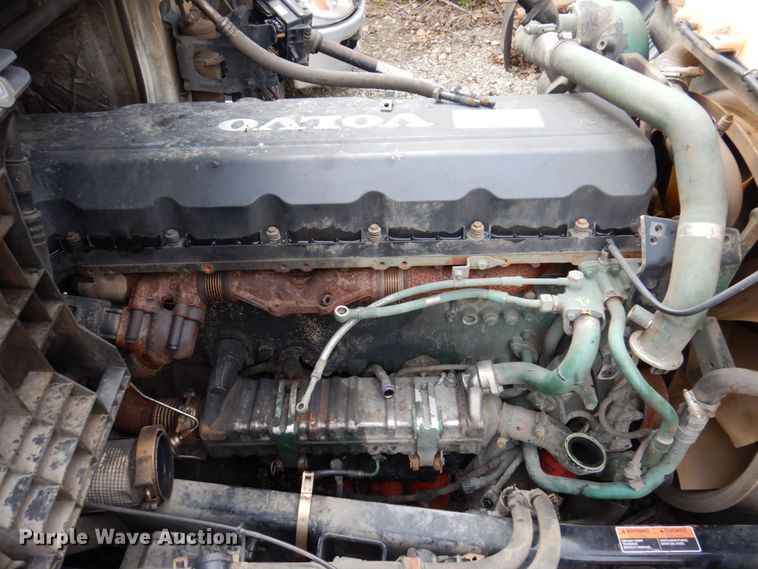 image for item JL9897 2014 Volvo VN  semi truck