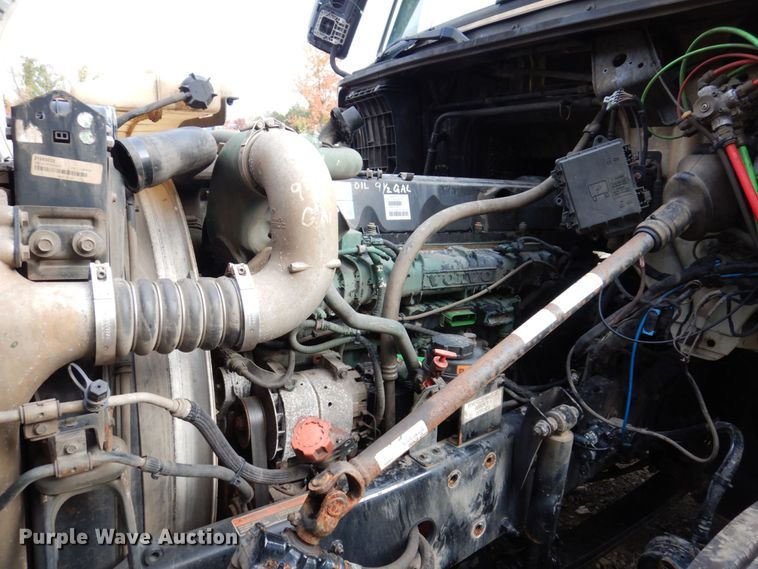 image for item JL9897 2014 Volvo VN  semi truck