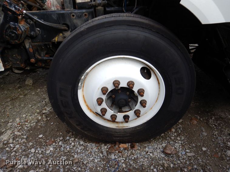 image for item JL9897 2014 Volvo VN  semi truck