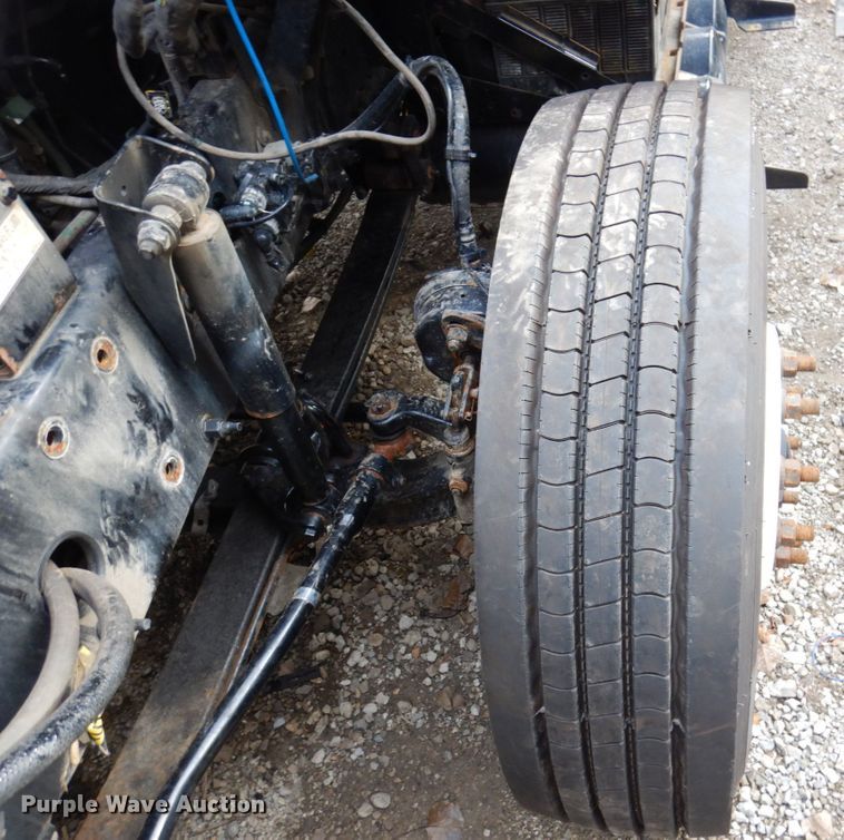 image for item JL9897 2014 Volvo VN  semi truck