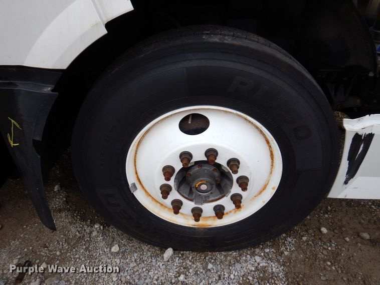 image for item JL9897 2014 Volvo VN  semi truck