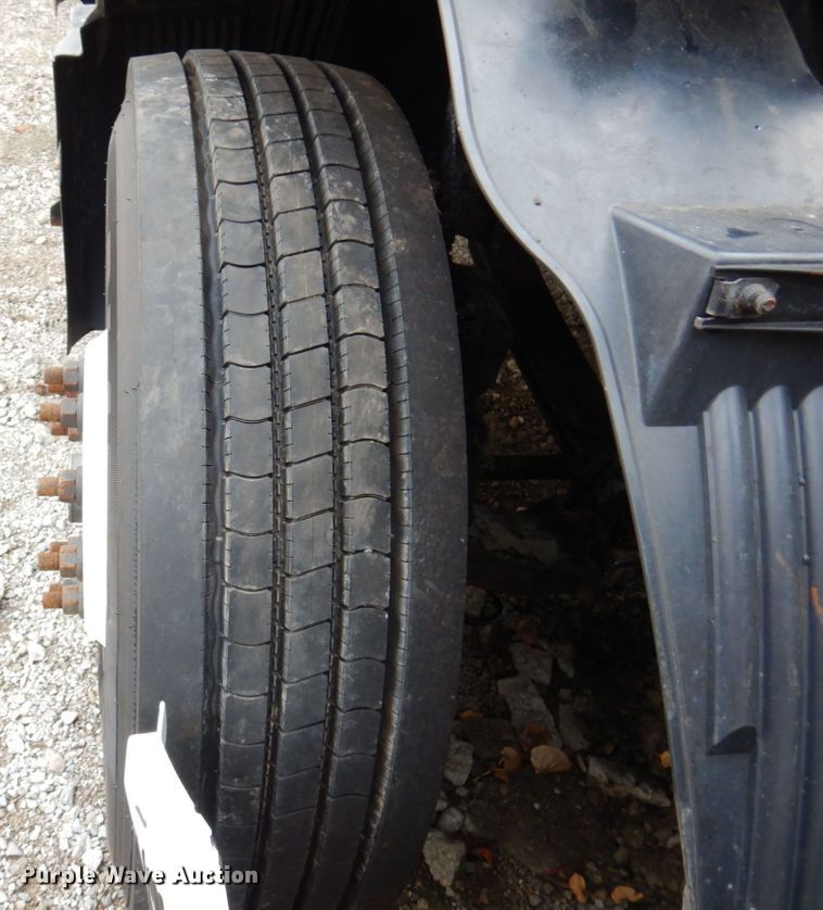 image for item JL9897 2014 Volvo VN  semi truck