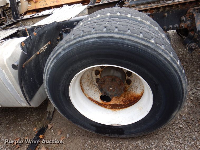 image for item JL9897 2014 Volvo VN  semi truck