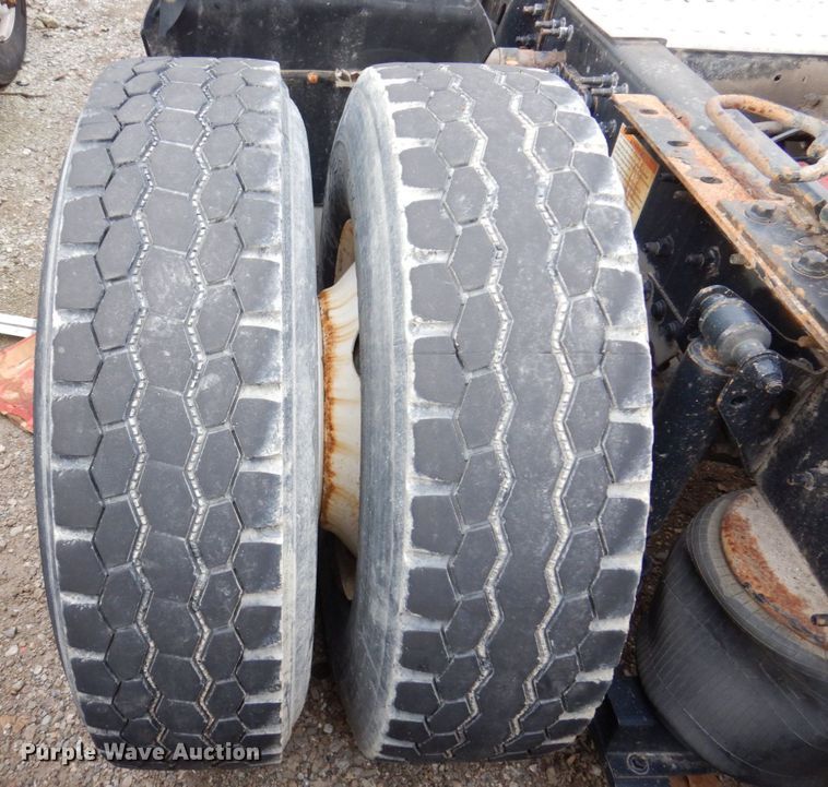 image for item JL9897 2014 Volvo VN  semi truck