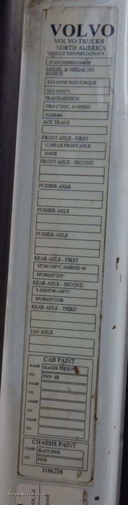 image for item JL9897 2014 Volvo VN  semi truck