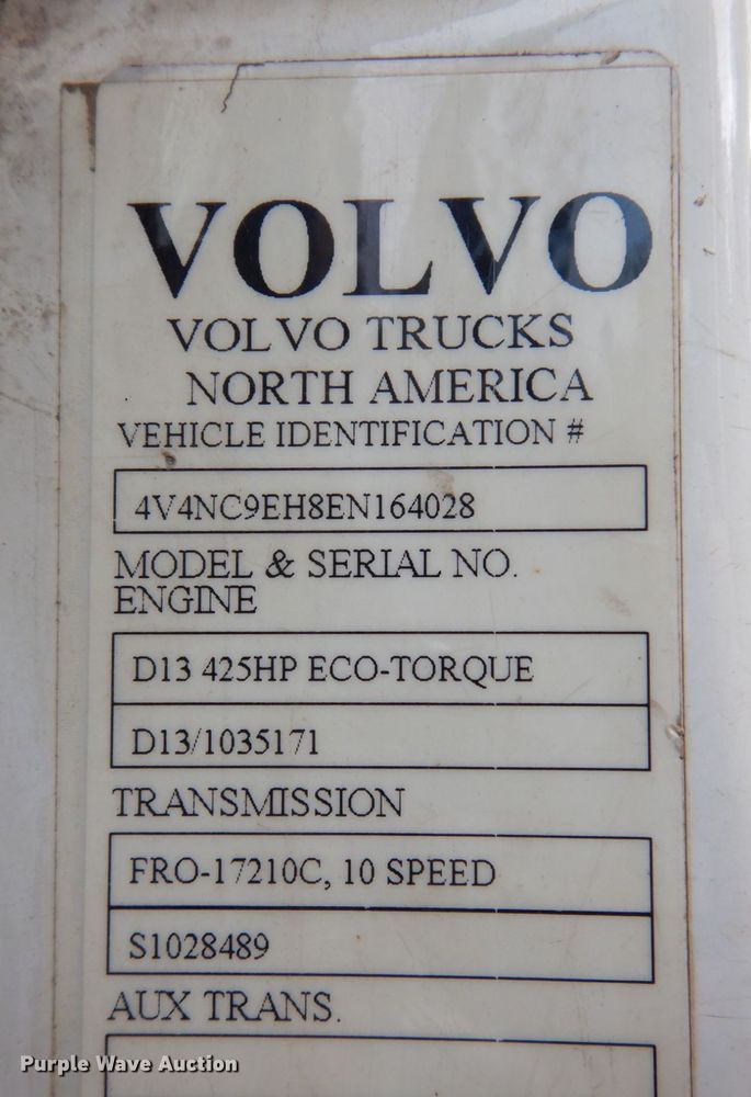image for item JL9897 2014 Volvo VN  semi truck