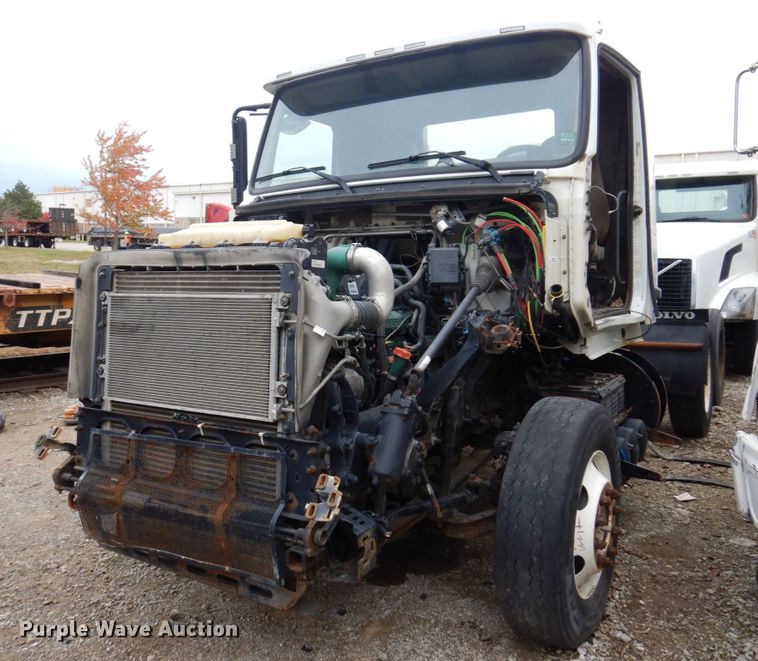 image for item JL9899 2011 Volvo VN  semi truck