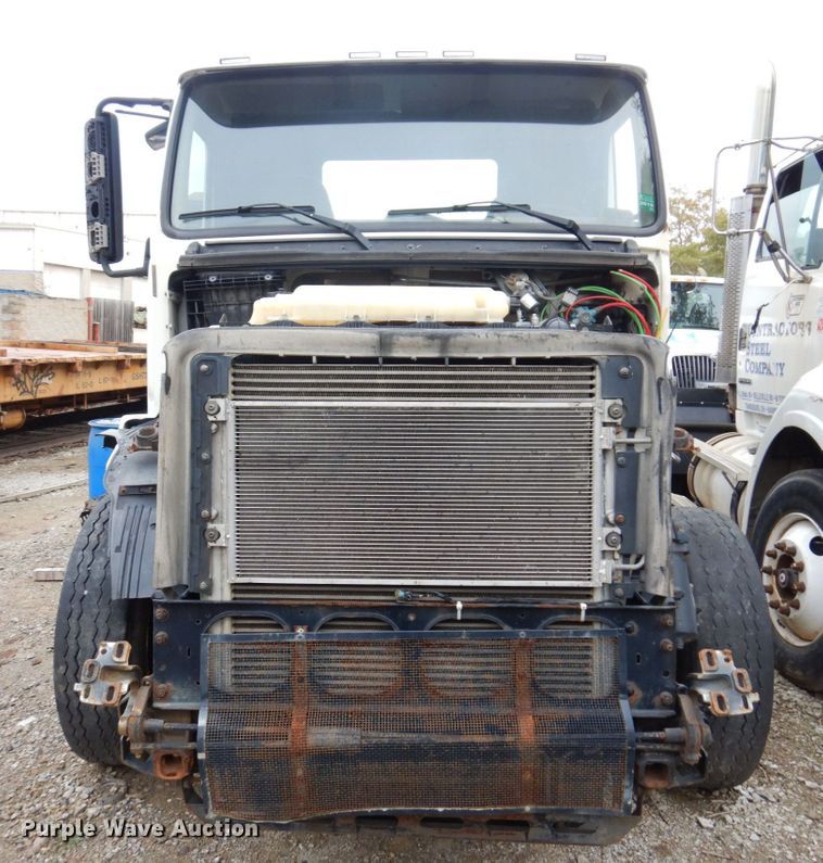 image for item JL9899 2011 Volvo VN  semi truck