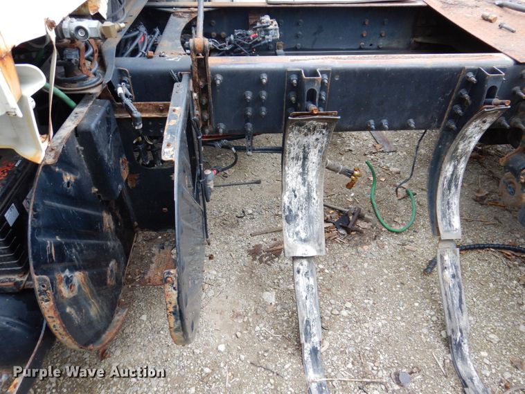 image for item JL9899 2011 Volvo VN  semi truck