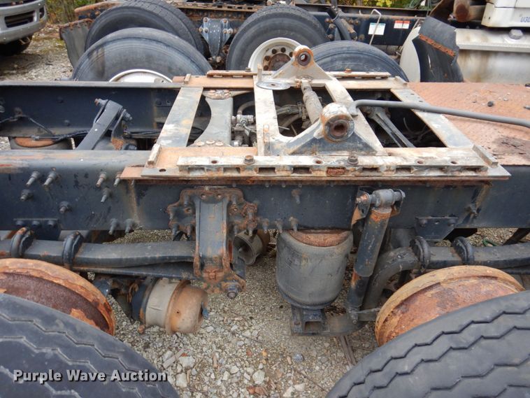 image for item JL9899 2011 Volvo VN  semi truck