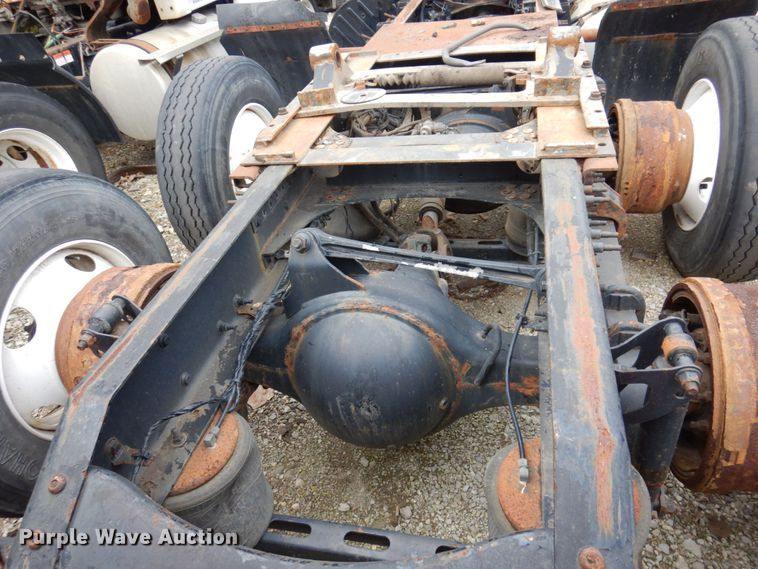 image for item JL9899 2011 Volvo VN  semi truck