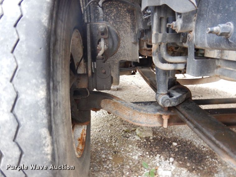 image for item JL9899 2011 Volvo VN  semi truck