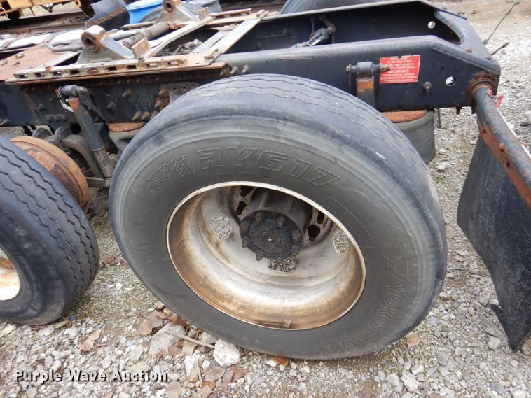 image for item JL9899 2011 Volvo VN  semi truck