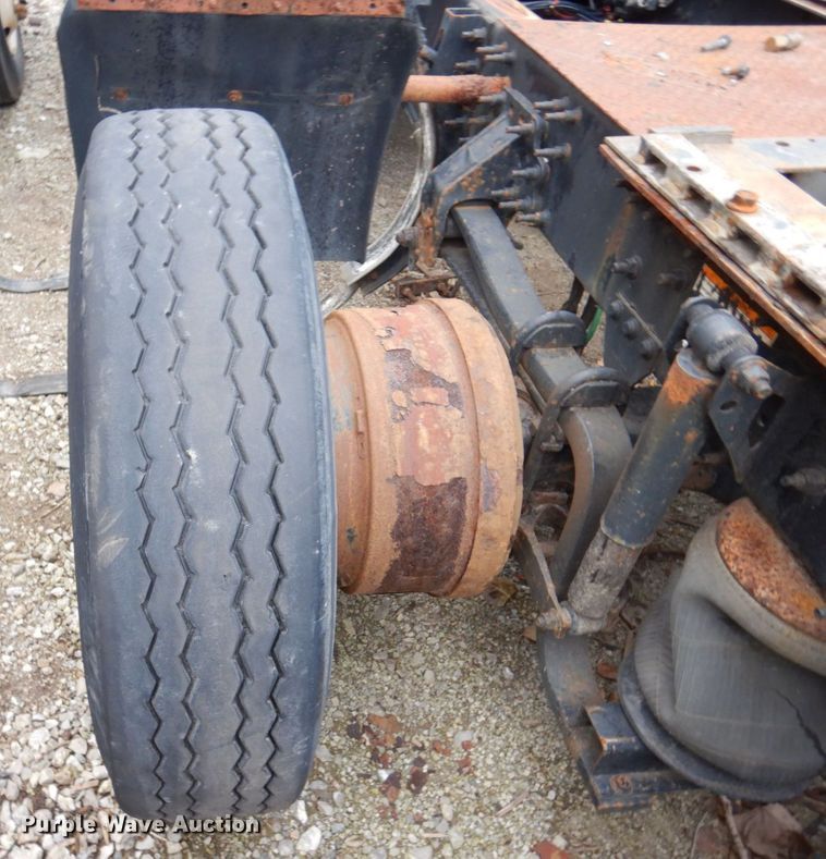 image for item JL9899 2011 Volvo VN  semi truck