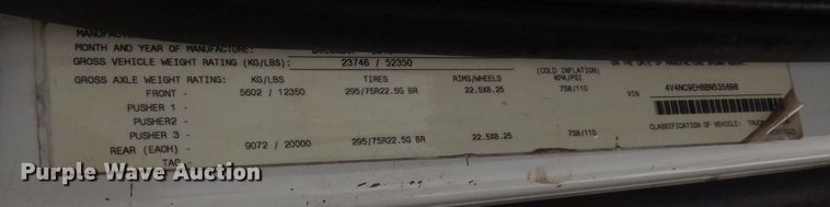 image for item JL9899 2011 Volvo VN  semi truck