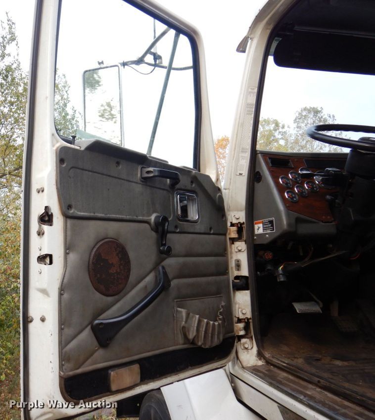 image for item JL9900 2011 Western Star 4900EX  semi truck