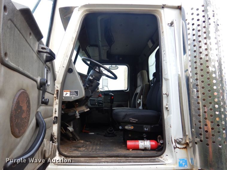 image for item JL9900 2011 Western Star 4900EX  semi truck