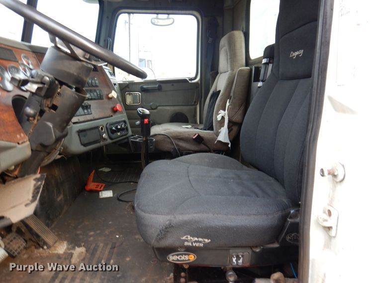 image for item JL9900 2011 Western Star 4900EX  semi truck