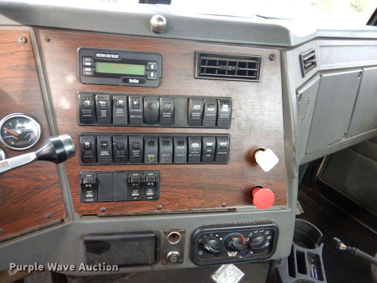 image for item JL9900 2011 Western Star 4900EX  semi truck