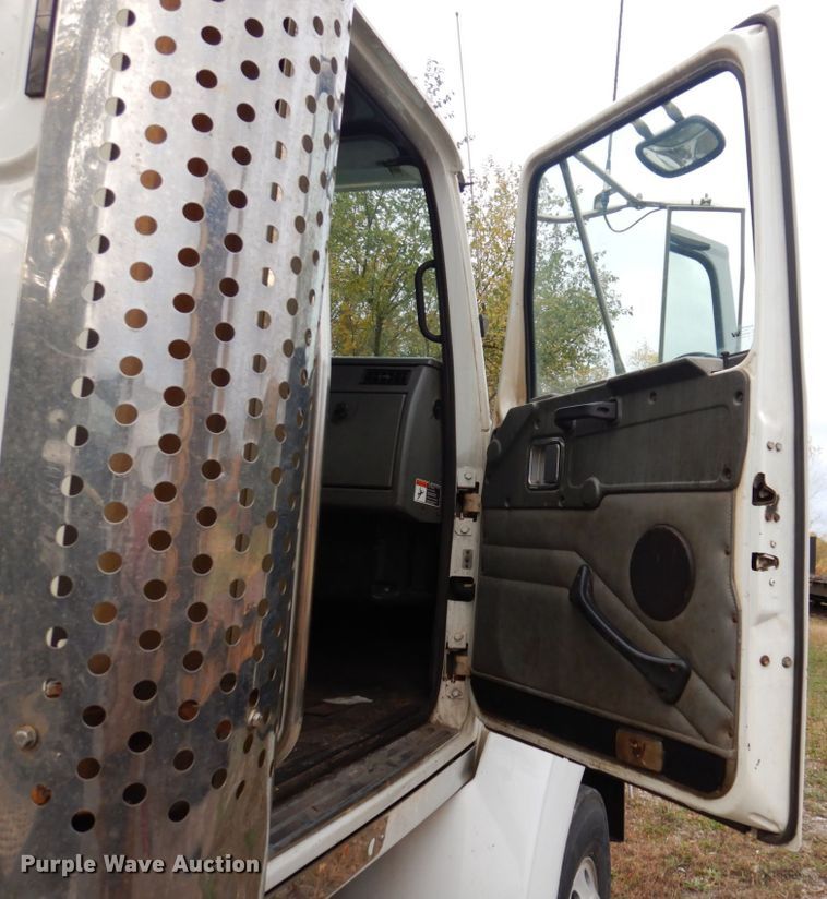 image for item JL9900 2011 Western Star 4900EX  semi truck