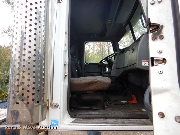 image for item JL9900 2011 Western Star 4900EX  semi truck