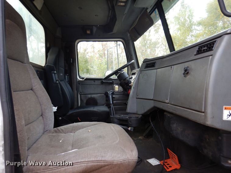 image for item JL9900 2011 Western Star 4900EX  semi truck