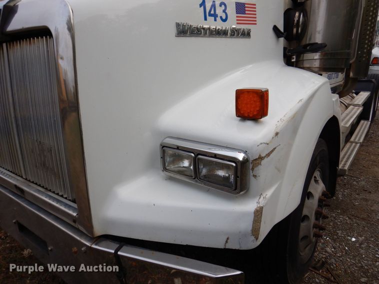 image for item JL9900 2011 Western Star 4900EX  semi truck
