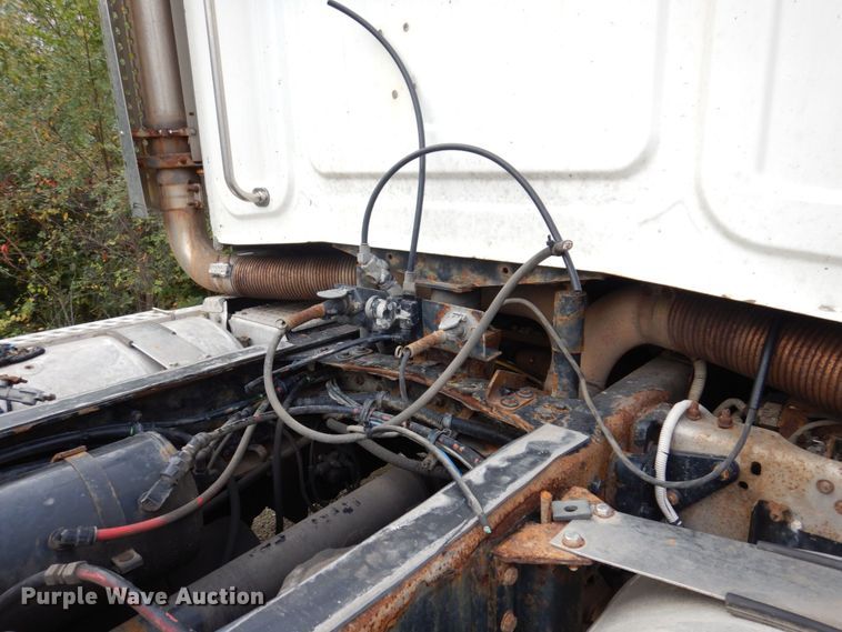 image for item JL9900 2011 Western Star 4900EX  semi truck