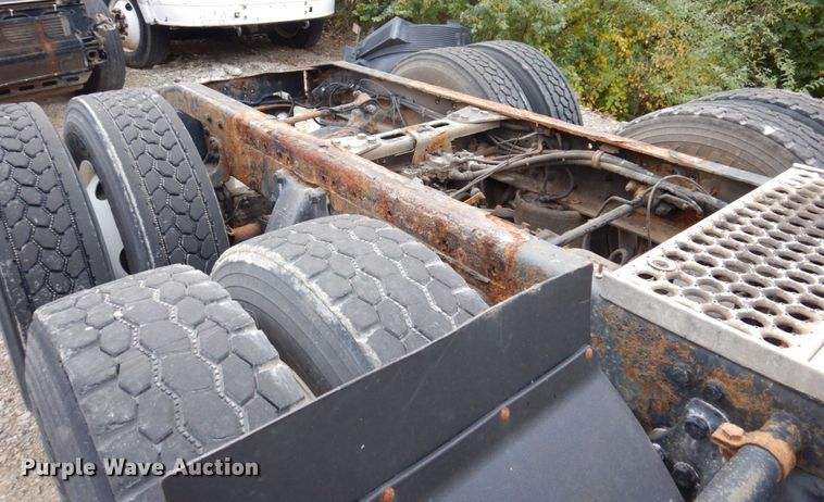 image for item JL9900 2011 Western Star 4900EX  semi truck