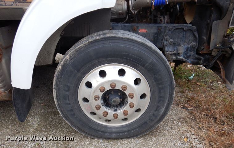 image for item JL9900 2011 Western Star 4900EX  semi truck