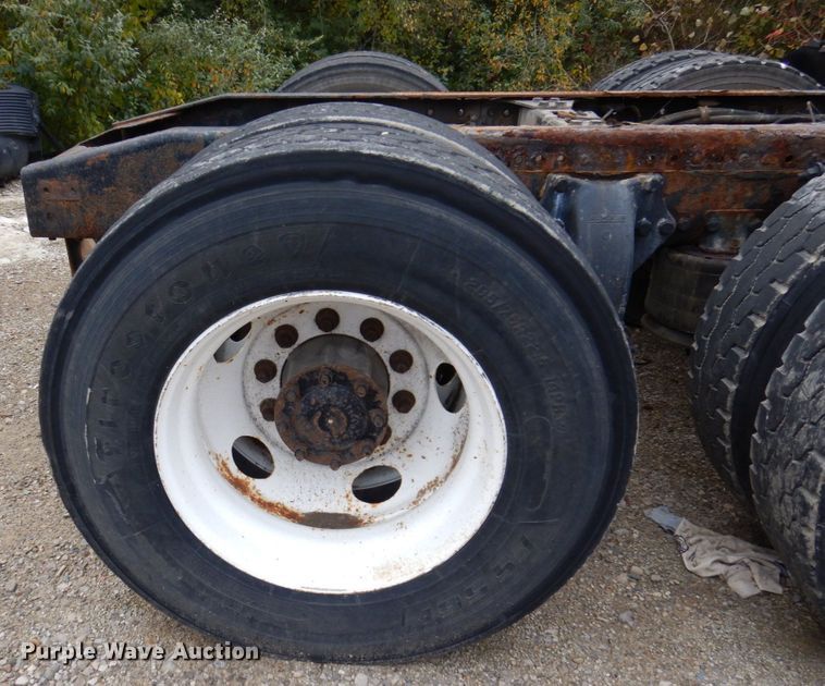 image for item JL9900 2011 Western Star 4900EX  semi truck