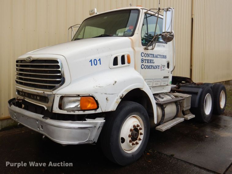 image for item JL9901 2005 Sterling A9500 semi truck