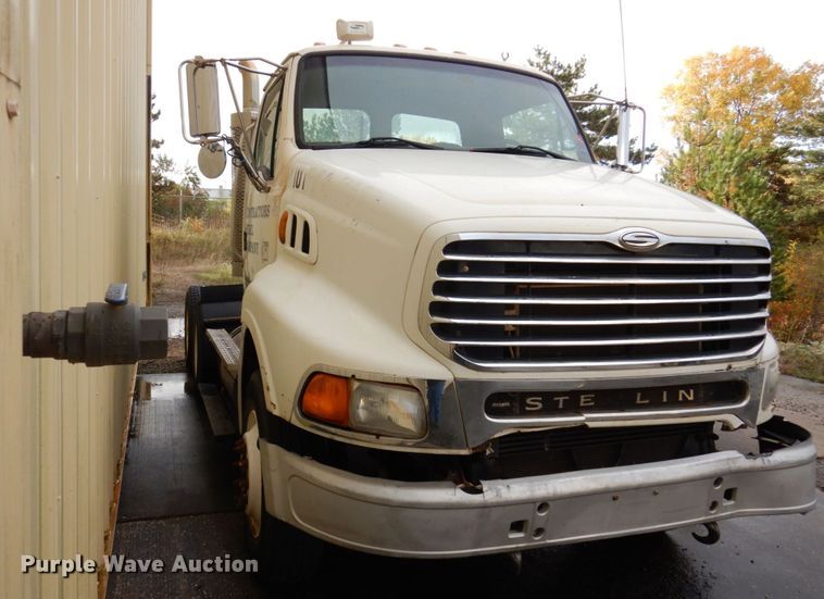 image for item JL9901 2005 Sterling A9500 semi truck