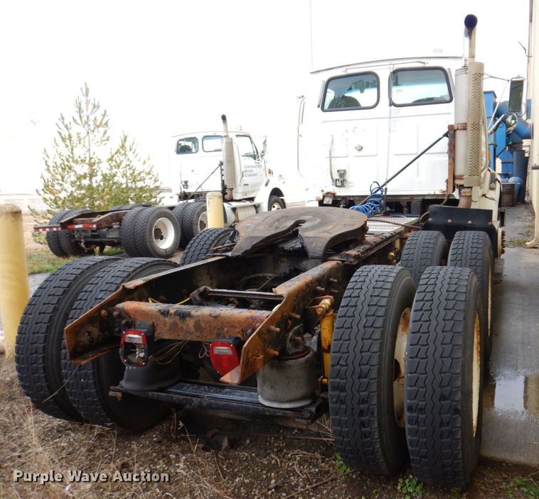 image for item JL9901 2005 Sterling A9500 semi truck