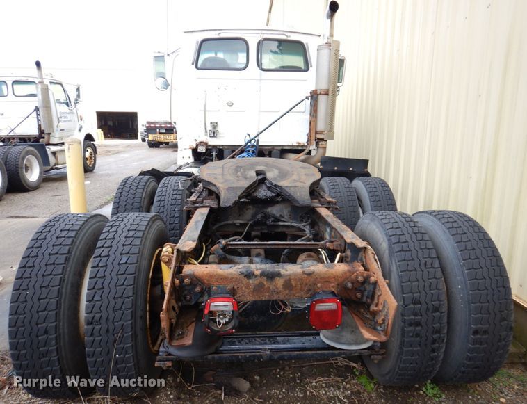 image for item JL9901 2005 Sterling A9500 semi truck