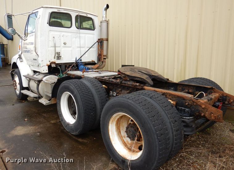 image for item JL9901 2005 Sterling A9500 semi truck