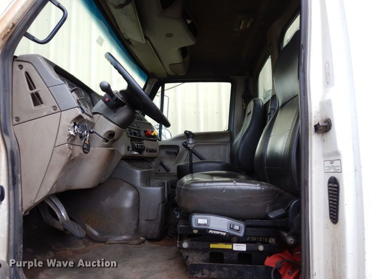 image for item JL9901 2005 Sterling A9500 semi truck