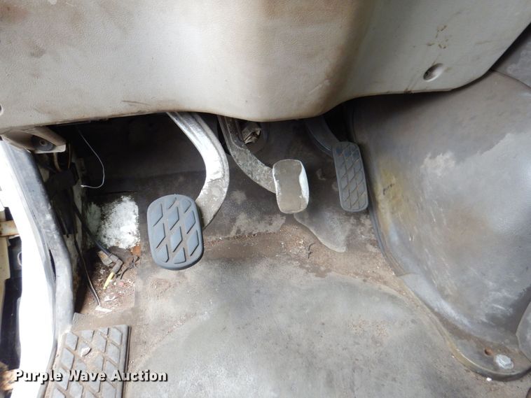 image for item JL9901 2005 Sterling A9500 semi truck