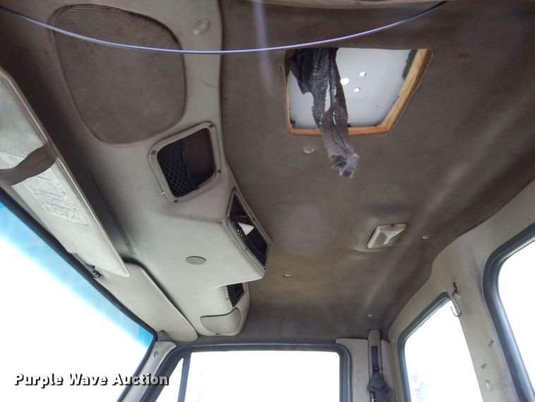 image for item JL9901 2005 Sterling A9500 semi truck