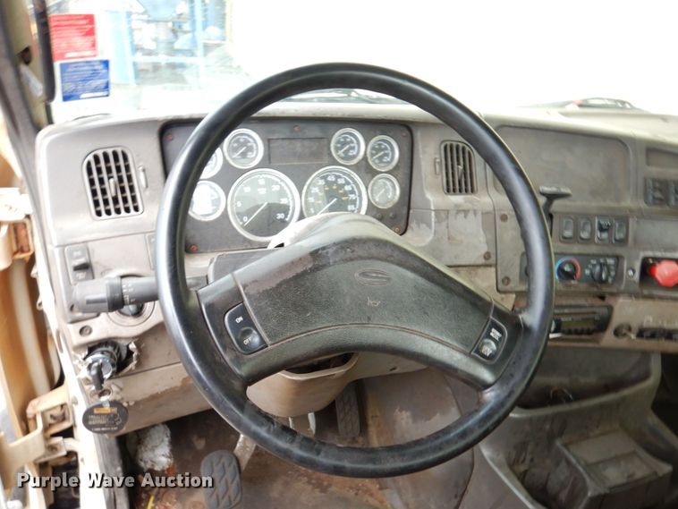 image for item JL9901 2005 Sterling A9500 semi truck