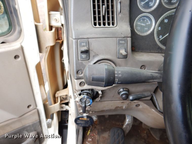 image for item JL9901 2005 Sterling A9500 semi truck