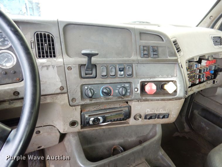 image for item JL9901 2005 Sterling A9500 semi truck