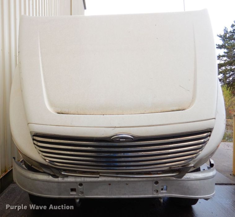 image for item JL9901 2005 Sterling A9500 semi truck