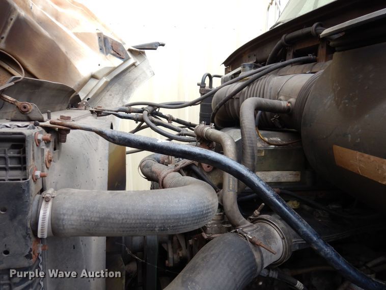 image for item JL9901 2005 Sterling A9500 semi truck