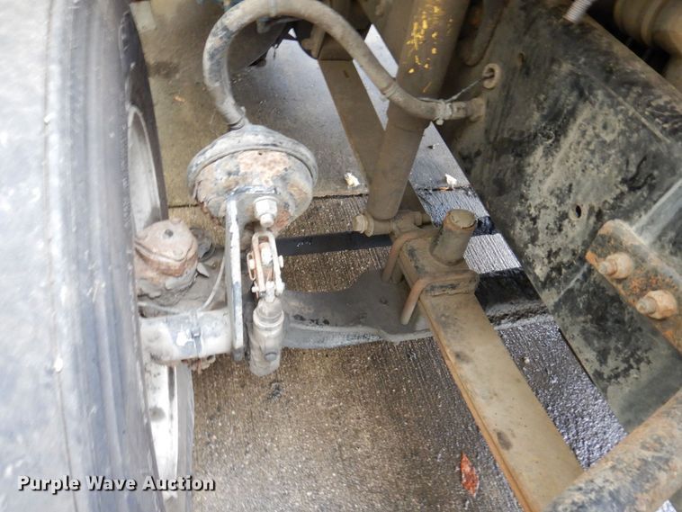 image for item JL9901 2005 Sterling A9500 semi truck