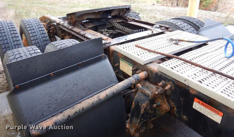 image for item JL9901 2005 Sterling A9500 semi truck