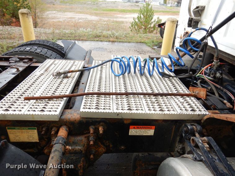 image for item JL9901 2005 Sterling A9500 semi truck