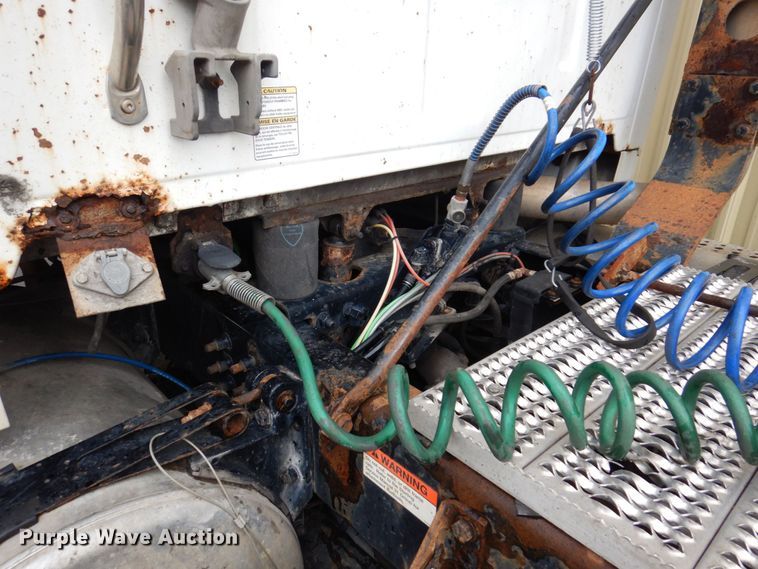 image for item JL9901 2005 Sterling A9500 semi truck