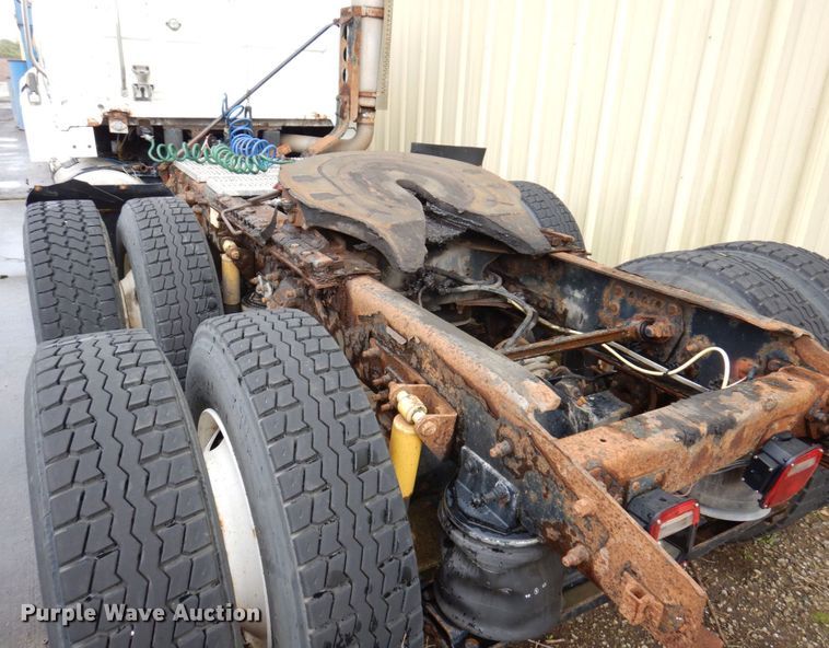 image for item JL9901 2005 Sterling A9500 semi truck