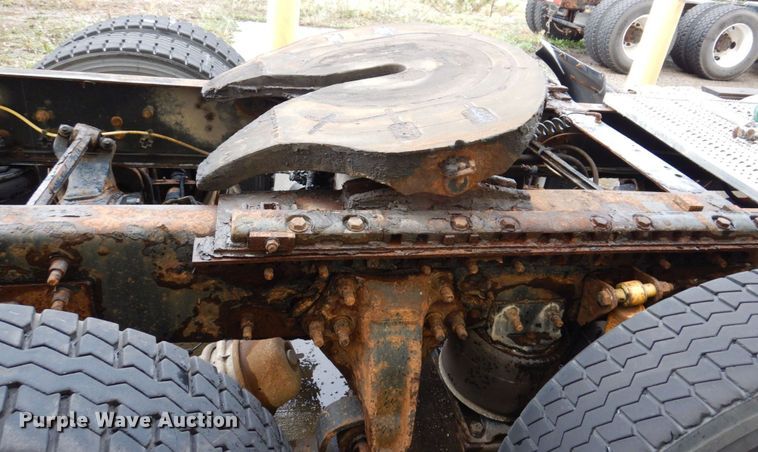 image for item JL9901 2005 Sterling A9500 semi truck